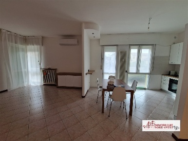 Foto Appartamento in Via Enrico Toti, Bareggio di 90 m² con 3 locali