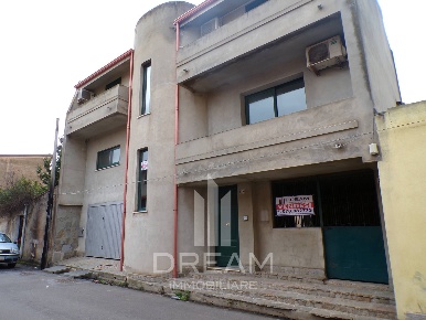 Foto Casa indipendente in via della Pace, Villasor di 230 m² con 4 locali
