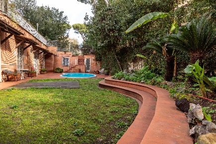 Foto Villa unifamiliare in Viale Di Villa Grazioli, Roma di 350 m²