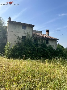 Foto Rustico in Vigoleno, Vernasca di 300 m² con 6 locali in vendita