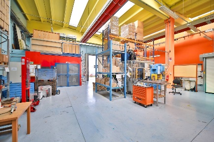 Foto Capannone industriale a Agrate Brianza di 1028 m² in vendita
