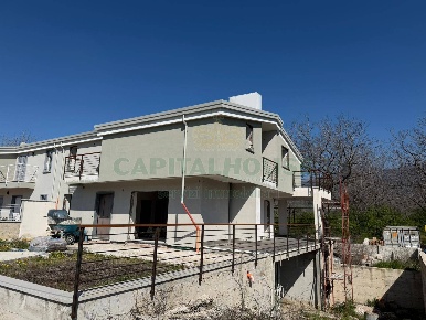 Foto Villa unifamiliare in avella, Avella di 330 m² con 5 locali in vendita