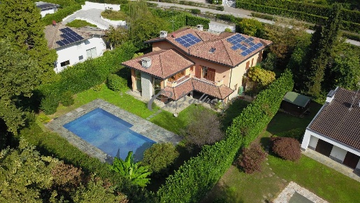 Foto Villa unifamiliare in Strada Privata del Golf, Carimate Centro