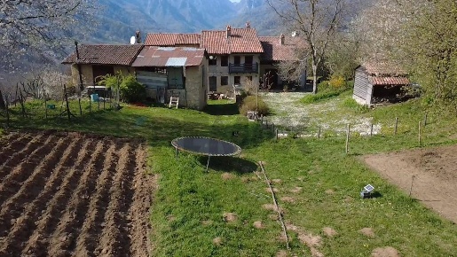Foto Rustico in Via Paoli 4, Posina di 190 m² con 8 locali in vendita