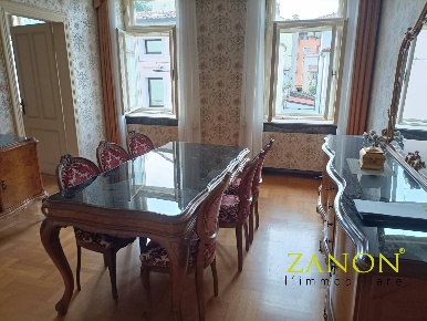 Foto Appartamento in Via G. Galilei, Gorizia Centro di 176 m² con 7 locali