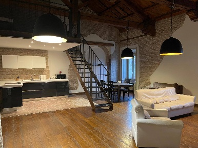 Foto Appartamento a Mantova Centro di 140 m² con 3 locali in vendita