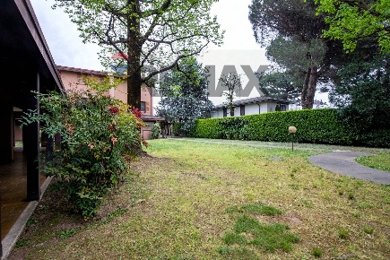 Foto Villa a schiera in via grandi 2, Gallarate Arnate di 167 m² in vendita