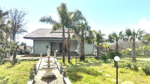 Foto Villa unifamiliare in via calatafimi 73, Belpasso di 180 m² in affitto