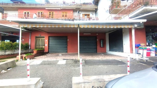 Foto Locale commerciale in via IV Novembre 173, Zafferana Etnea Centro