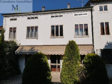 Foto Casa indipendente a Gambellara Centro di 540 m² con 10 locali