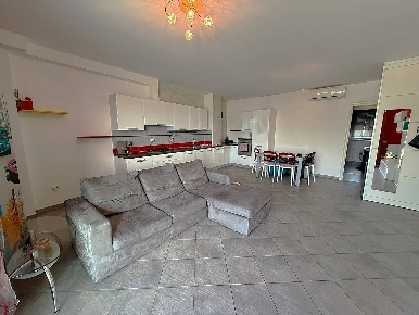 Foto Appartamento in Viale Europa, Magliano di Tenna di 90 m² con 3 locali