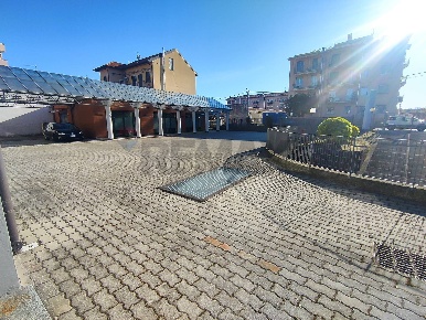 Foto Negozio in via repubblica romana, Como Camerlata - Rebbio di 440 m²