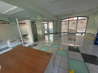 Foto Ufficio in Via Genala, Cremona Porta Romana di 300 m² con 6 locali