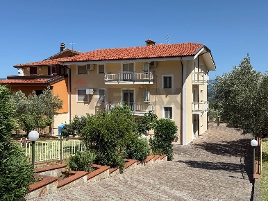 Foto Casa indipendente in C/da Valli snc, Cerisano di 495 m² con 18 locali