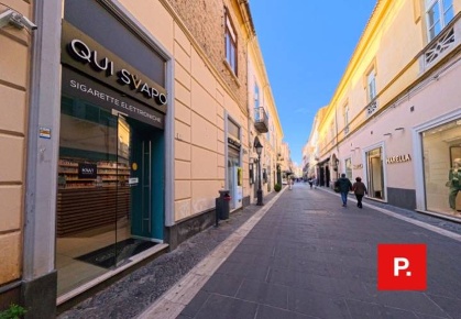 Foto Locale commerciale a Caserta Corso Trieste di 50 m² con 1 locali