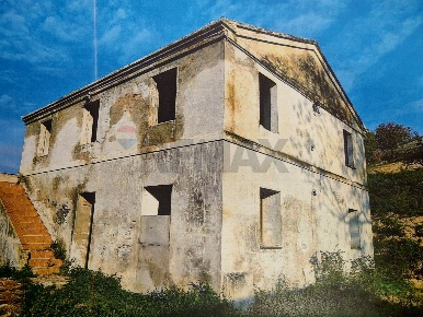 Foto Rustico in contrada duomo 73, Recanati di 200 m² con 8 locali