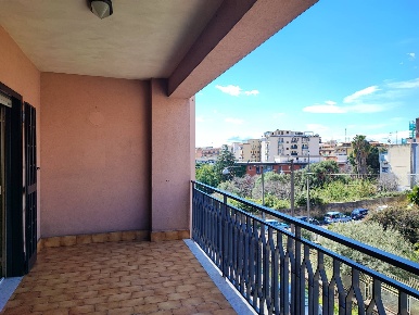 Foto Appartamento in Via Randazzo 36, Catania Gioeni di 106 m² con 3 locali
