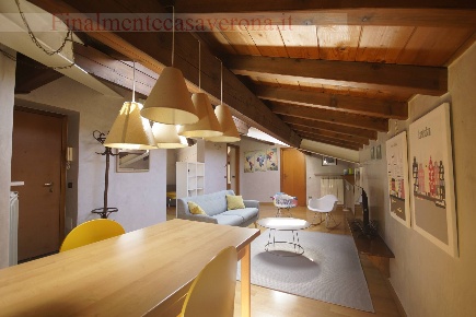Foto Appartamento in Via Pallone 6, Verona Centro Storico di 90 m²