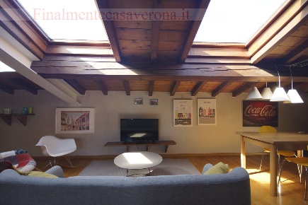 Foto Appartamento in Via Pallone 6, Verona Centro Storico di 90 m²