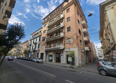 Foto Appartamento in Via Monte Santo, Cosenza Centro di 175 m² con 7 locali