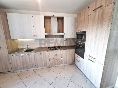 Foto Appartamento a Castro Centro di 83 m² con 4 locali in affitto