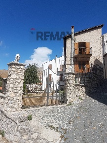 Foto Case semi ndipendenti in Via della Pineta 25, Castel del Monte