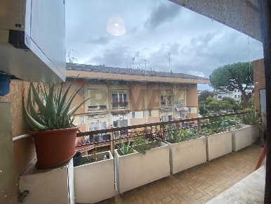 Foto Appartamento in Via Tespi 232, Roma Axa di 85 m² con 2 locali