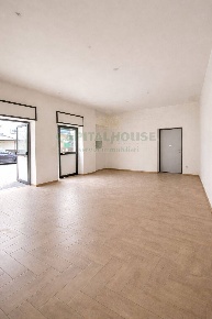 Foto Locale commerciale in Via Palma, Striano di 65 m² con 2 locali