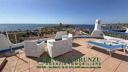 Foto Villa unifamiliare a Cuglieri S'archittu di 274 m² con 8 locali