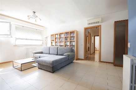 Foto Appartamento a Jesi Viale del Lavoro di 95 m² con 4 locali in vendita