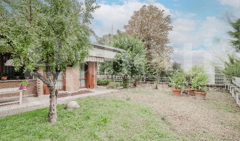 Foto Villa bifamiliare a Padova Madonna Pellegrina di 491 m² con 7 locali