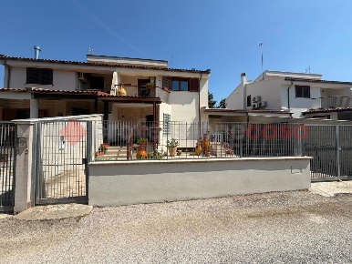 Foto Villa a schiera in Viale Raffaello 1/A, Statte di 185 m² con 4 locali