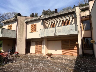 Foto Villa singola in DELLA LINCE, Terni Gabelletta di 670 m² con 24 locali