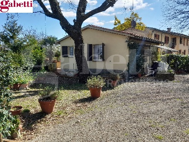 Foto Rustico a Casole d'Elsa di 70 m² con 3 locali in vendita