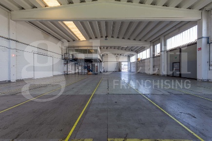 Foto Capannone industriale in 1 maggio, Pioltello di 675 m² con 4 locali