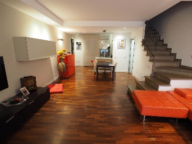 Foto Villa a schiera a Agliana Centro di 120 m² con 5 locali in vendita
