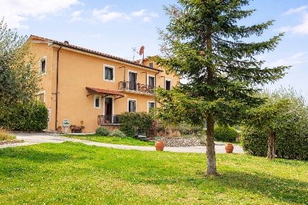 Foto Villa unifamiliare a Stroncone Termine di 600 m² con 14 locali