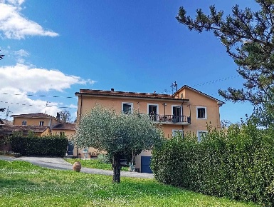 Foto Villa unifamiliare a Stroncone Termine di 600 m² con 14 locali