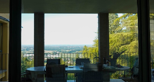 Foto Villa unifamiliare a Traversetolo di 600 m² con 14 locali in vendita