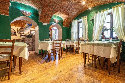 Foto Ristorante in Piazza Olivetti 4, Palazzo Canavese di 150 m² in vendita
