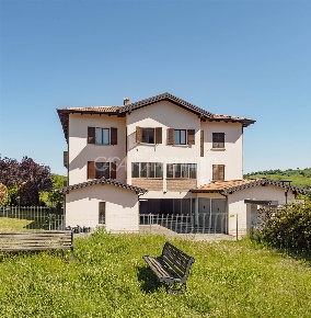 Foto Appartamento a Toano di 94 m² con 4 locali in vendita