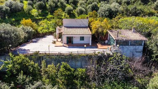Foto Villa unifamiliare a Cefalù di 157 m² con 5 locali in vendita