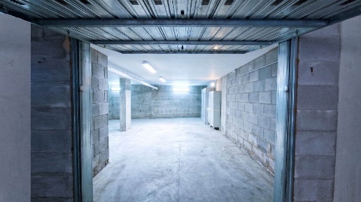 Foto Garage in Piazza Giovanni Falcone, Mondragone di 70 m² con 1 locali