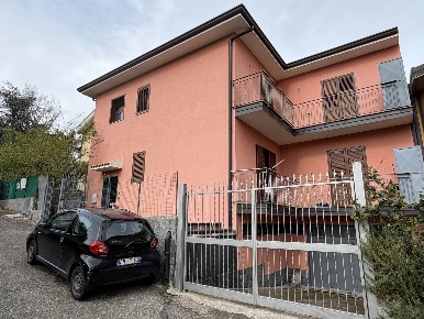 Foto Appartamento a Belpasso Centro di 119 m² con 6 locali in vendita