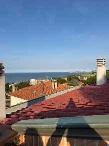 Foto Appartamento a Falconara Marittima Centro di 331 m² con 10 locali