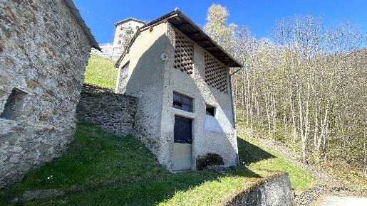 Foto Rustico in Via Dosso, Cosio Valtellino di 57 m² con 4 locali