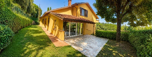 Foto Villa unifamiliare a Bagno a Ripoli Centro di 230 m² con 8 locali