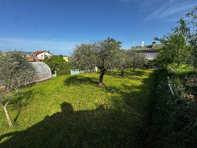 Foto Terreno edificabile a Santo Stefano di Magra di 1100 m² in vendita