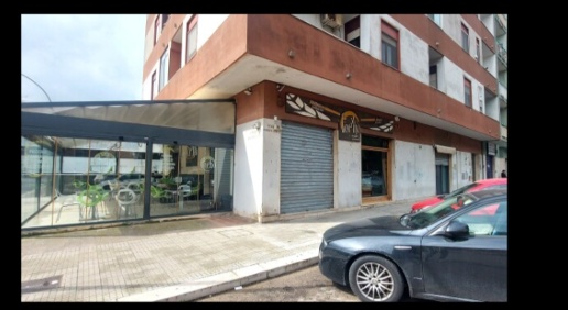 Foto Locale commerciale in Viale Porta Pia 5, Brindisi di 300 m² in vendita