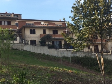 Foto Appartamento a Roccastrada Centro di 144 m² con 7 locali in vendita